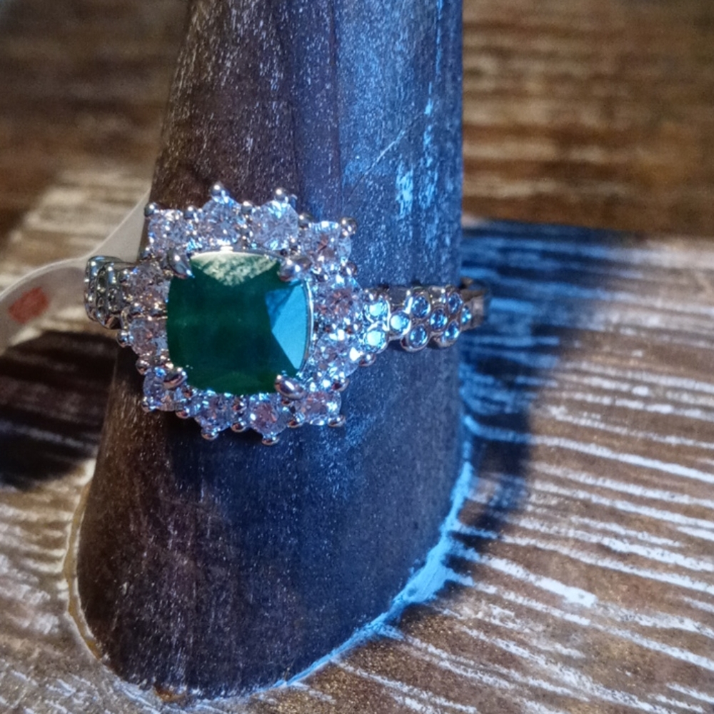 Woman's Ring - Picture 2 of 2